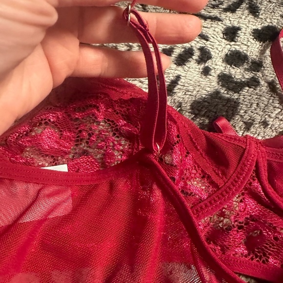 Sexy red two-piece outfit BNWOT size Large - Picture 4 of 7